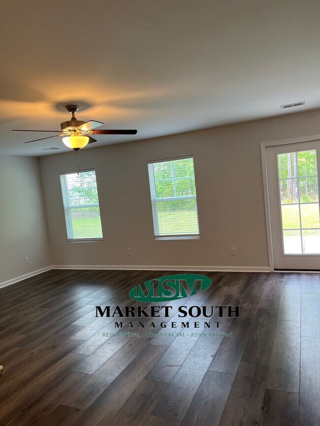 Building Photo - APPLICATION PENDING!**Rice Creek!  Port We...