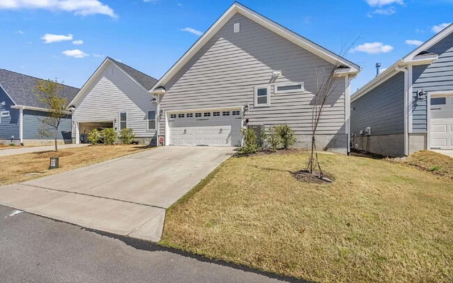 Building Photo - 212 Thunder Forest Ln