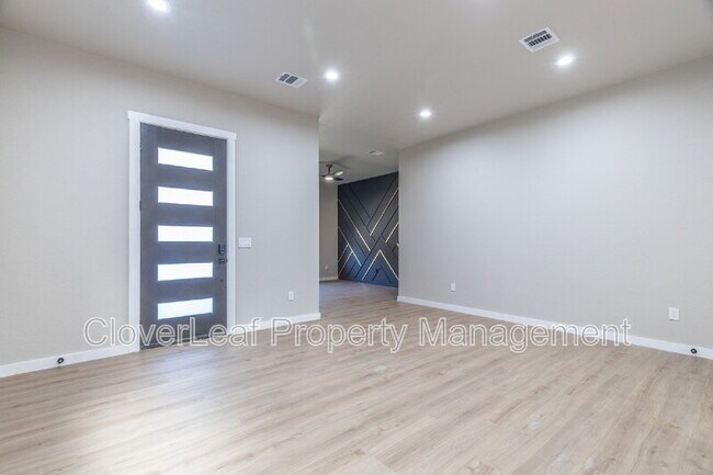 Building Photo - 414 Montana St