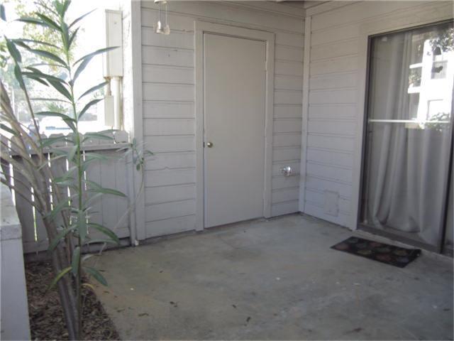 Building Photo - 17401 Red Oak Dr