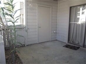 Building Photo - 17401 Red Oak Dr