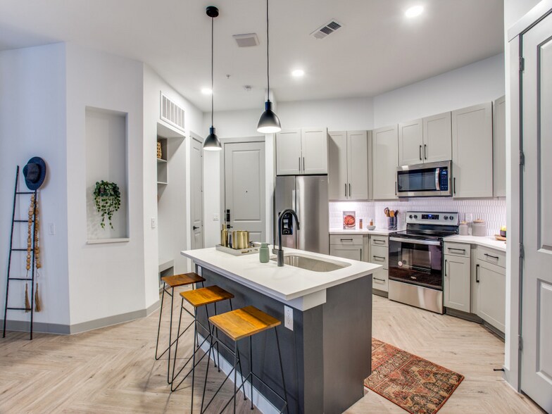 Ramble & Rose Apartments 501 W Rosedale St Fort Worth TX 76104