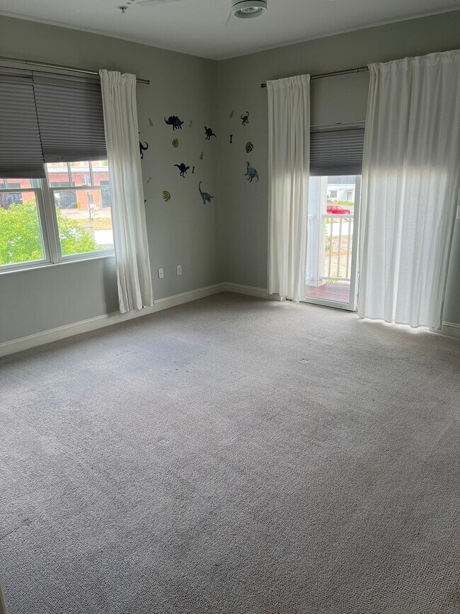 Building Photo - Modern 2 Br 1 Full / 2 half Bath Braintree Condominium