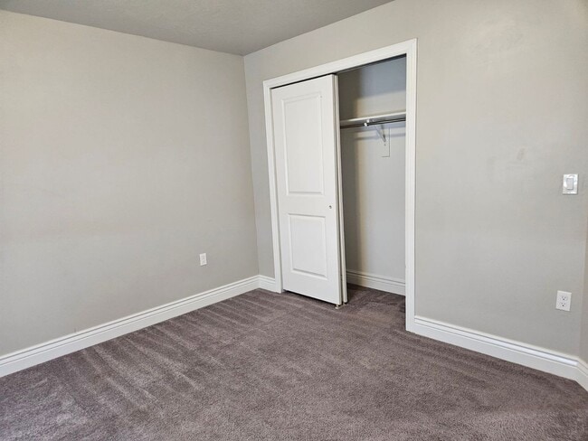 Building Photo - Charming 3 Bed, 2.5 Bath in Tooele