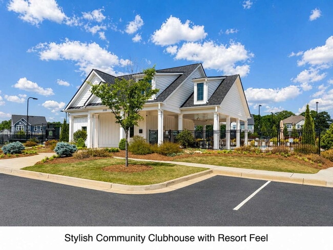 Building Photo - End Unit Townhome in Brookview Subdivsion in North Forsyth