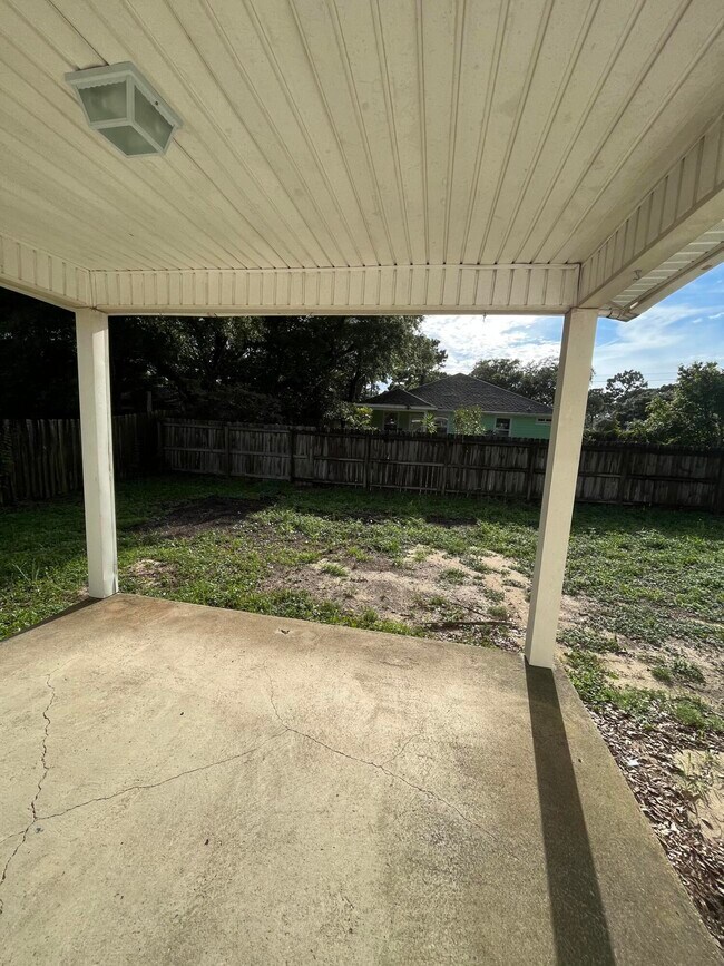 Building Photo - 706 Oaklawn St