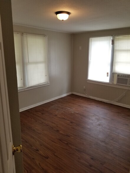 Building Photo - 1117 E Nettie Ave