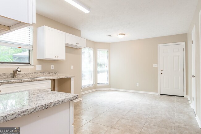 Building Photo - 356 Montgomery Pl