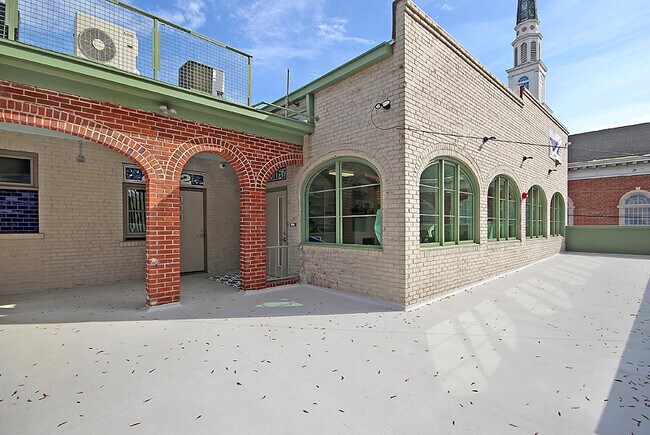 Building Photo - 2000 Reynolds Ave