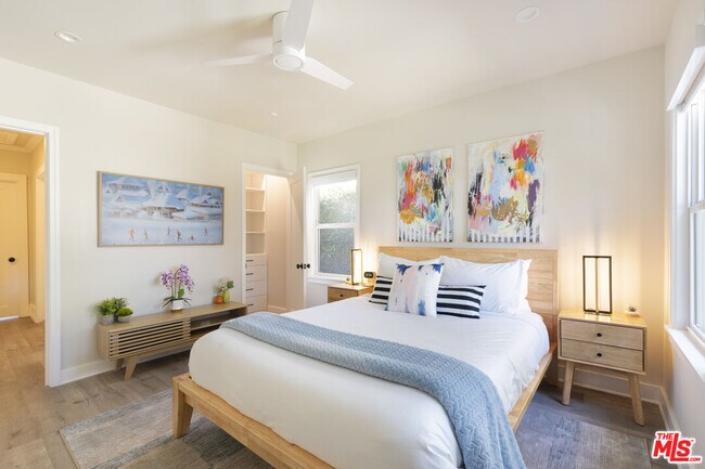 Building Photo - 725 N Harvard Blvd