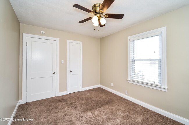 Building Photo - 110 Mills Dr