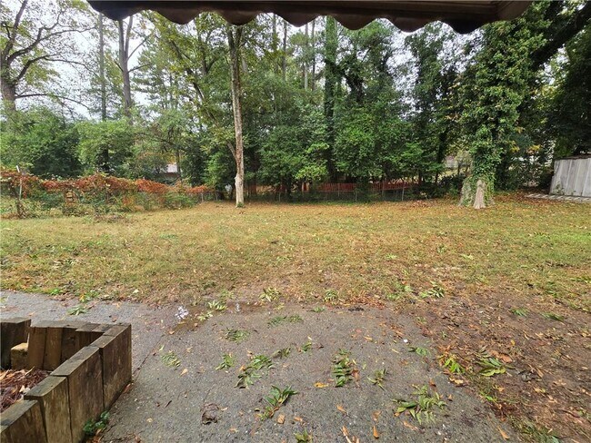 Building Photo - 2468 Dresden Dr NE