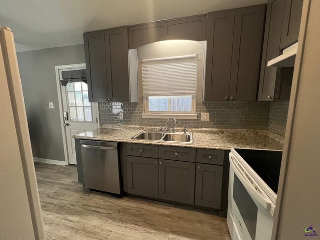 Building Photo - 116 Vickie Dr