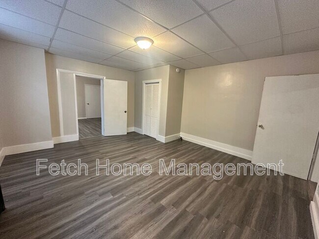 Building Photo - 832 N 5th St