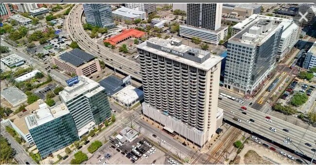 Building Photo - 2016 Main St