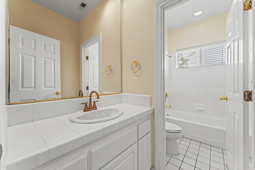 Building Photo - 5161 Weston Way