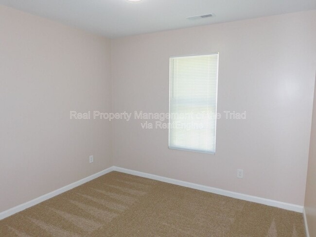 Building Photo - 2035 Chapel Park Ln