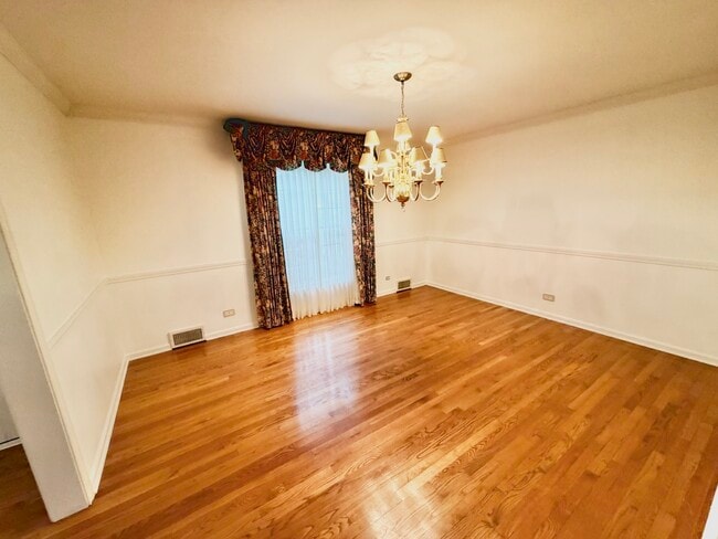 Building Photo - 26 Windsor Dr