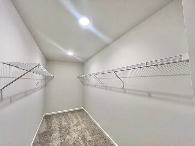 Building Photo - 812 McKenzie Pk Ter