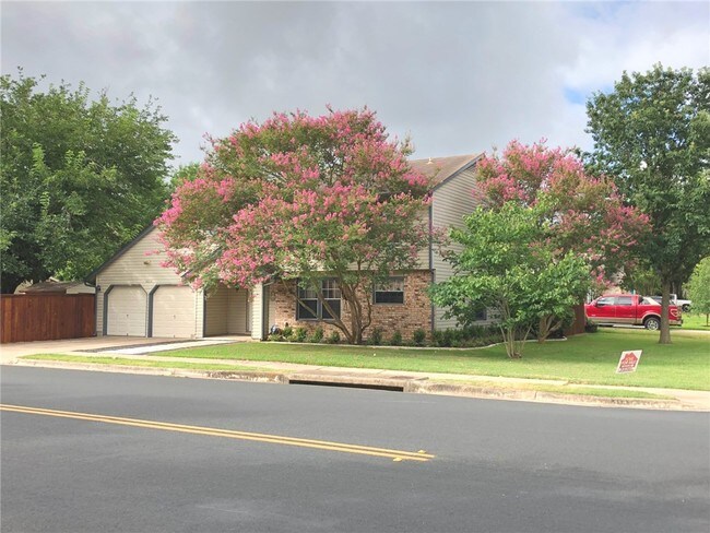 Building Photo - 3609 Alexandria Dr