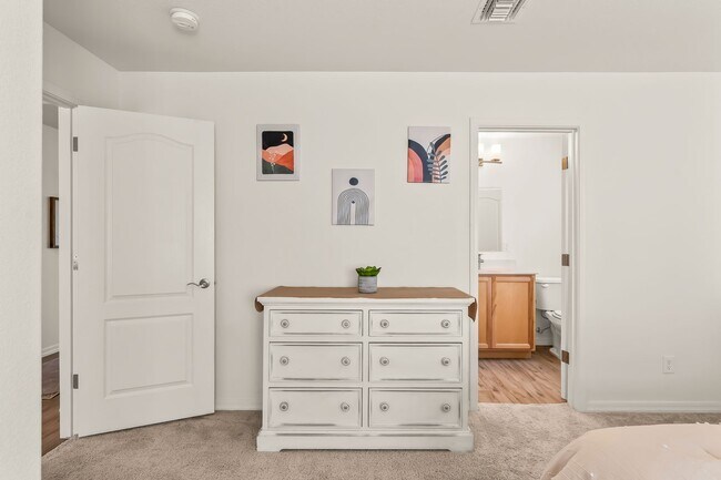 Building Photo - Charming 2-Bed, 2-Bath Home in Fox Creek SHORT OR LONG TERM AVAILABLE