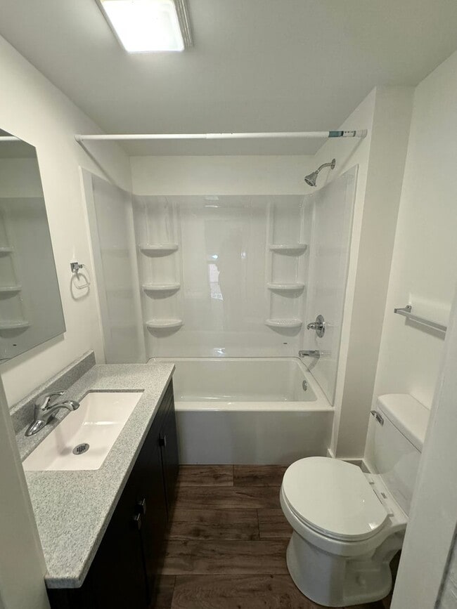 Building Photo - 5 Bedroom / 2 Bath House - Near SEMO's Cam...