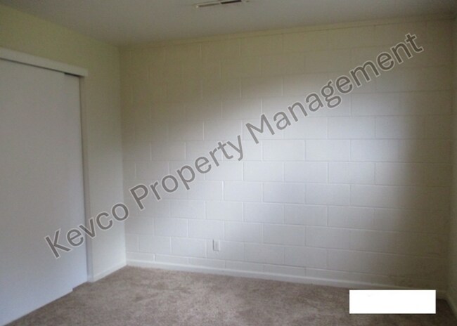 Building Photo - 2801-2805 Stanford Rd