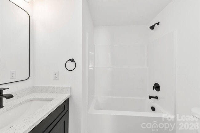 Building Photo - 2043 Green Oak Dr