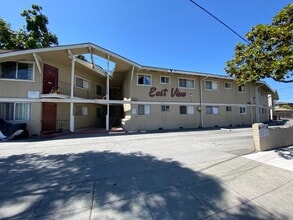 Building Photo - Nice updated 1 bed unit on 2nd floor available now!