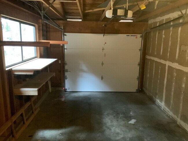 Building Photo - 422 Brookside Dr
