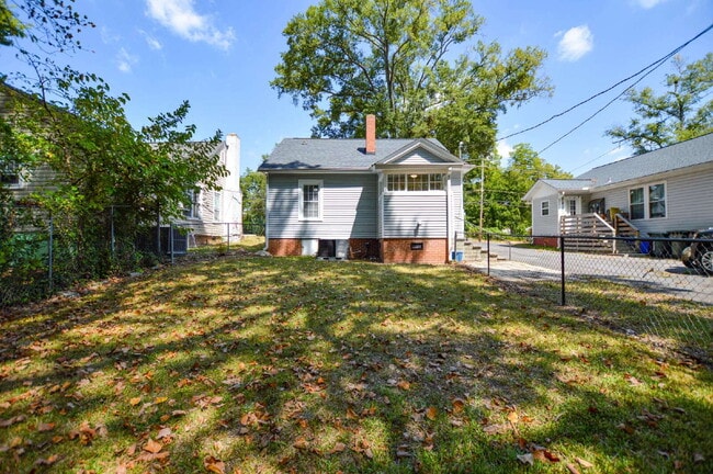 Building Photo - 542 E Black St