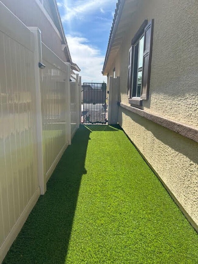 Building Photo - Cadence Single Story Dream!