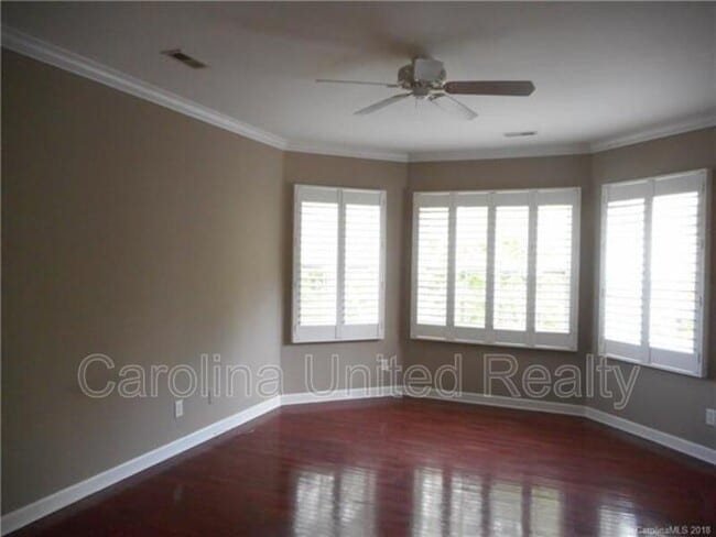 Building Photo - 11017 Valley Spring Dr