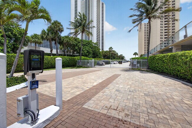 Building Photo - 2800 N Ocean Dr
