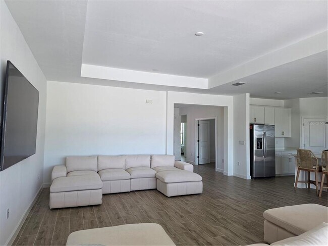 Building Photo - 18334 Ridgeline Dr