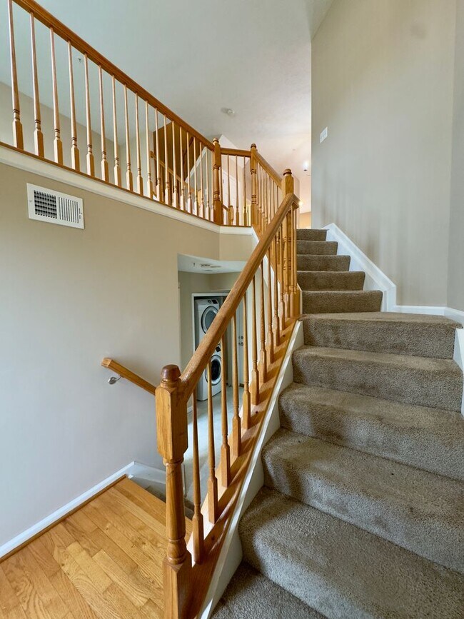 Building Photo - 618 Snowberry Way