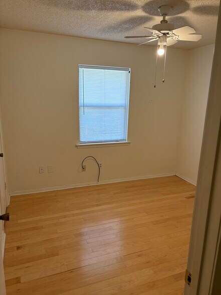 Building Photo - 206 Cedarcrest Dr