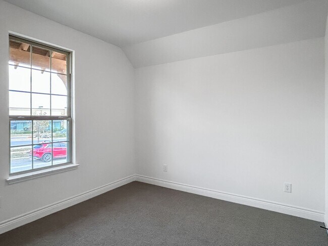 Building Photo - New Braunfels New Build with Office Flex Room & Designer Finishes