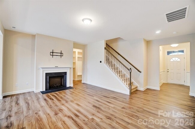 Building Photo - 5822 Clan MacLaine Dr
