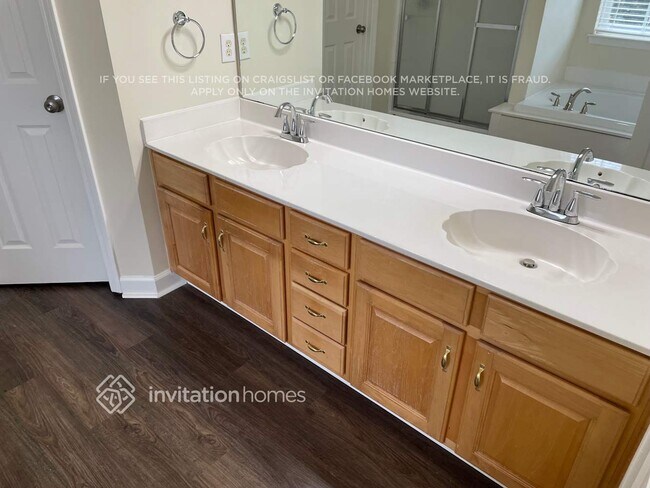 Building Photo - 212 Alnwick Ln