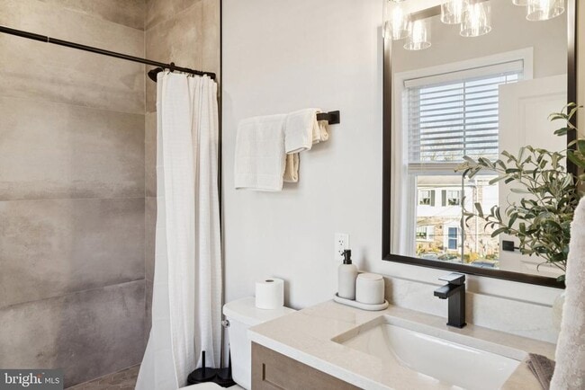 Building Photo - 40 Evergreen Ln