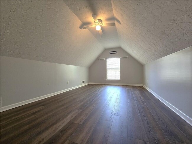 Building Photo - 4060 Crescent Walk Ln NE