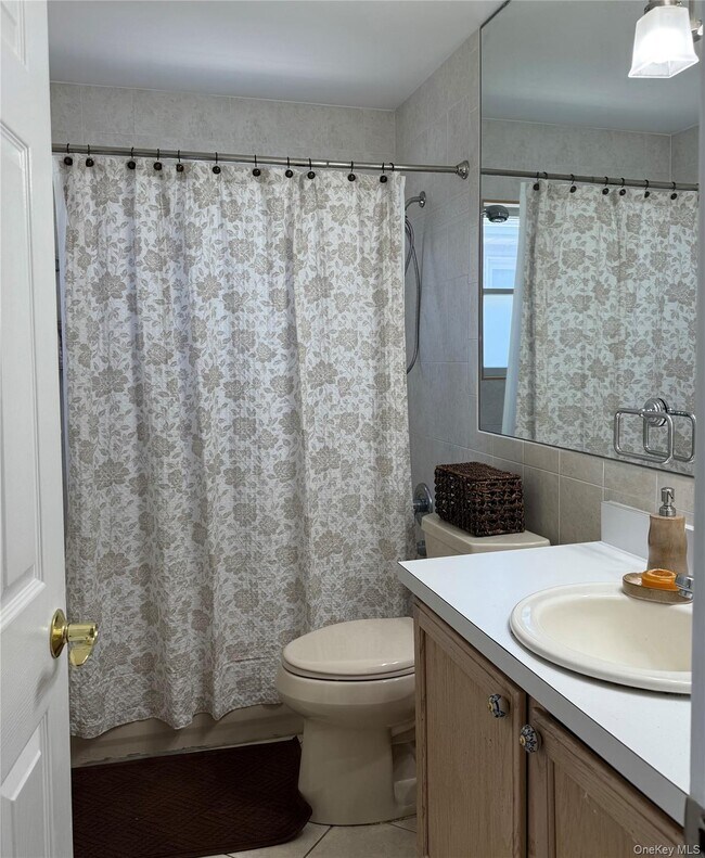 Building Photo - 227 W Pine St