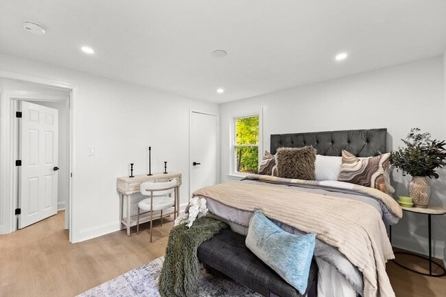 Building Photo - 26 Lamb St