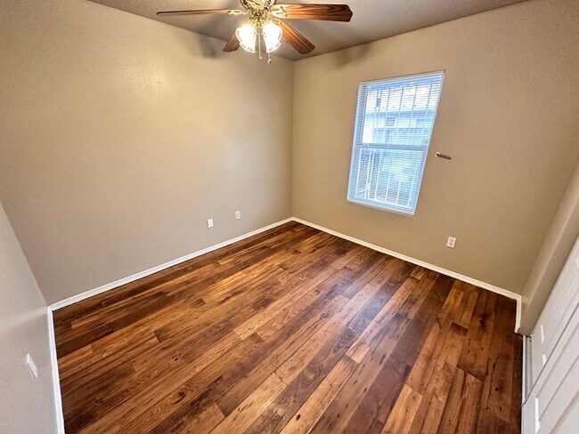Building Photo - 3 Bedroom 2 Bathroom with 2 Car Garage