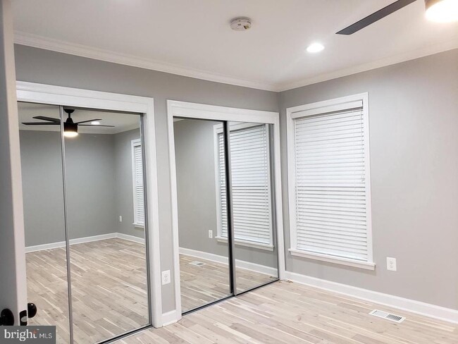 Building Photo - 2510 S Walter Reed Dr