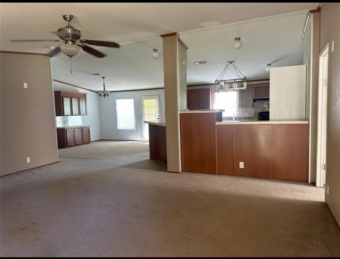 Living room - 89 Pine Oak Ln