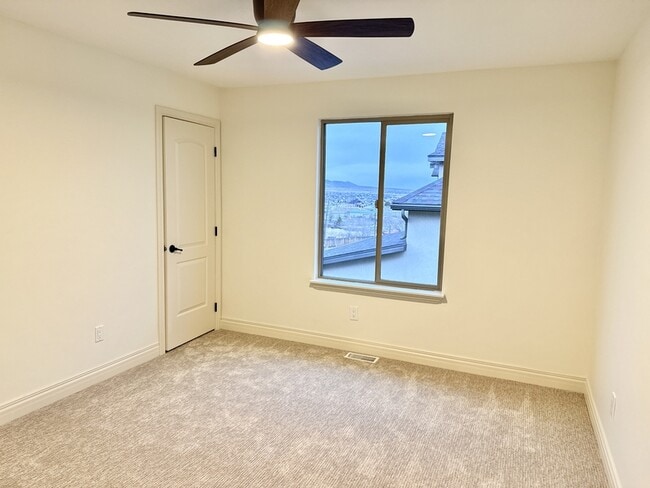 Building Photo - 14328 S Log Home Ln