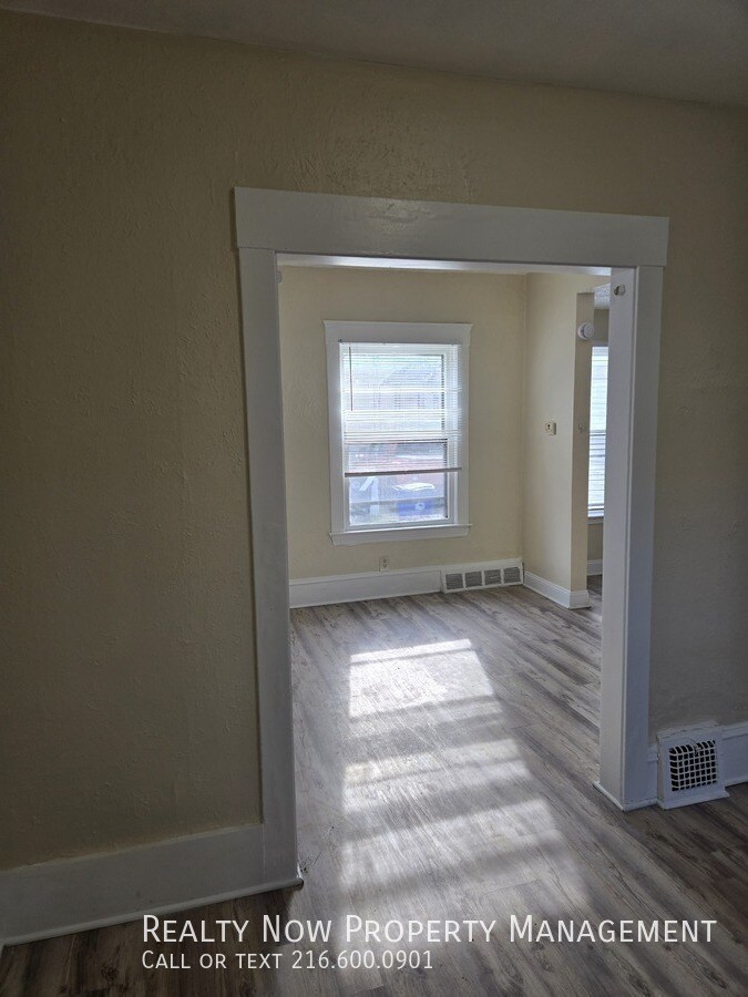 Building Photo - 2086 W 81st St