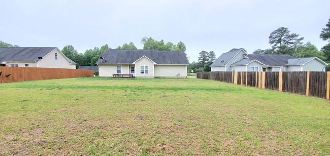 Building Photo - Country Neighborhood